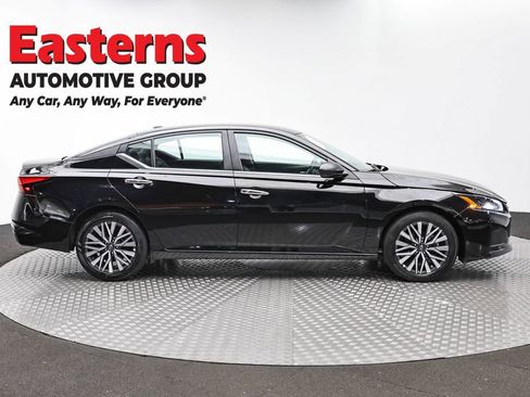 Used 2025 Nissan Altima 2.5 SV image 4