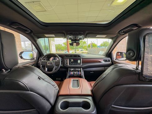 Used 2023 GMC Yukon XL Denali Ultimate AWD/4WD image 2