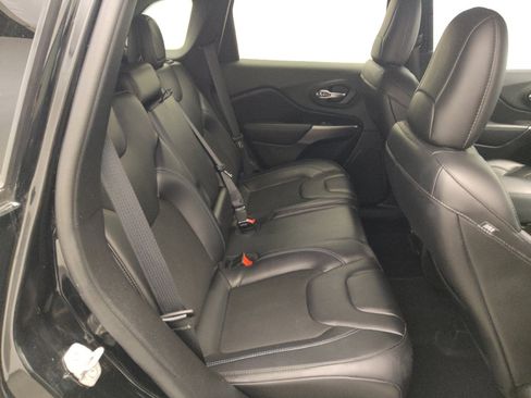 Used 2021 Jeep Cherokee Latitude Plus FWD image 19