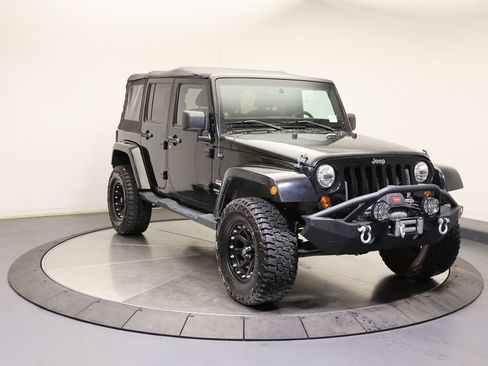 Used 2013 Jeep Wrangler Unlimited Sahara w/ Connectivity Group AWD/4WD image 7