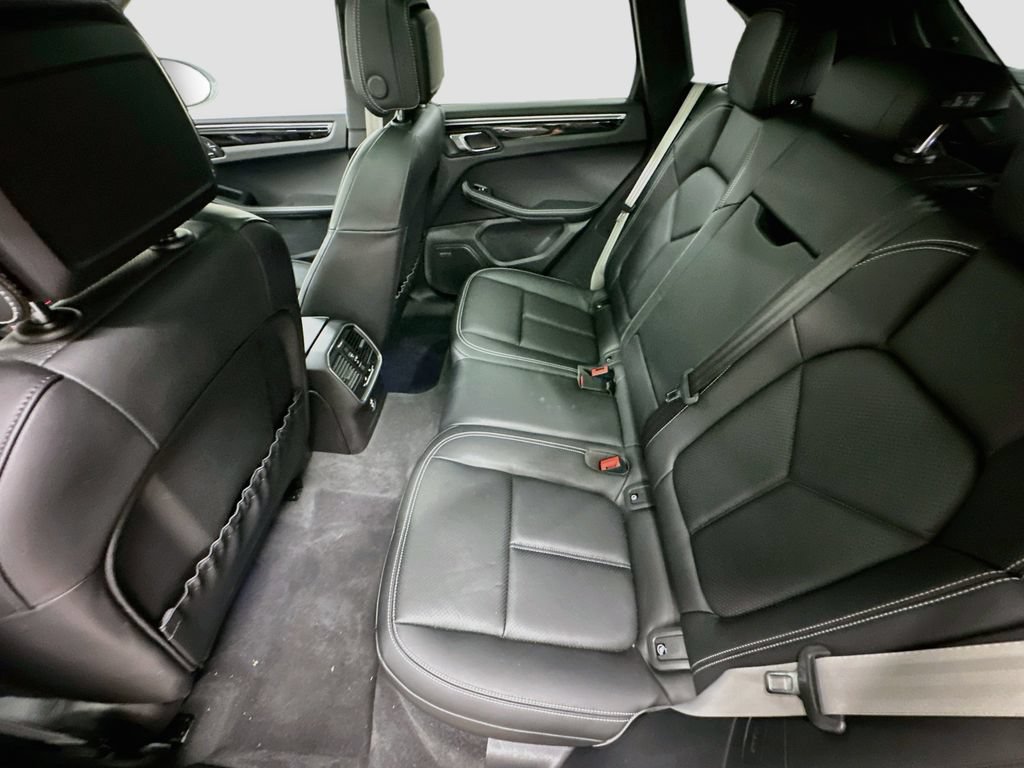 Certified 2025 Porsche Macan AWD/4WD image 25