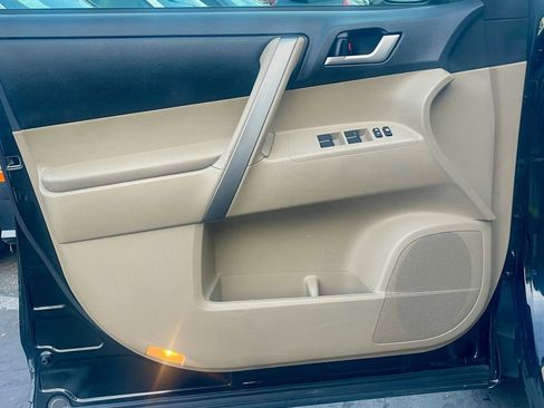 Used 2012 Toyota Highlander SE image 9