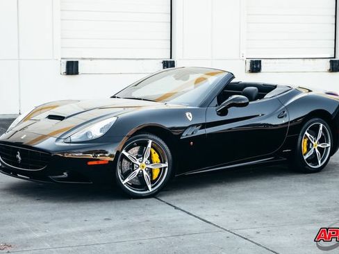 Used 2014 Ferrari California RWD image 43