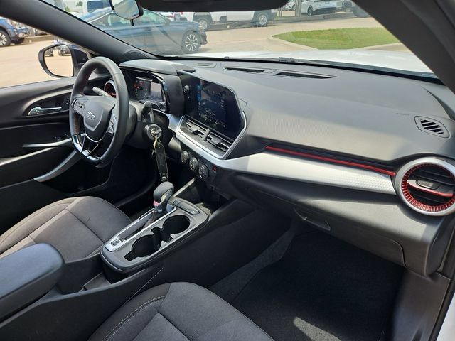 Used 2025 Chevrolet Trax RS w/ Driver Confidence Package FWD image 24