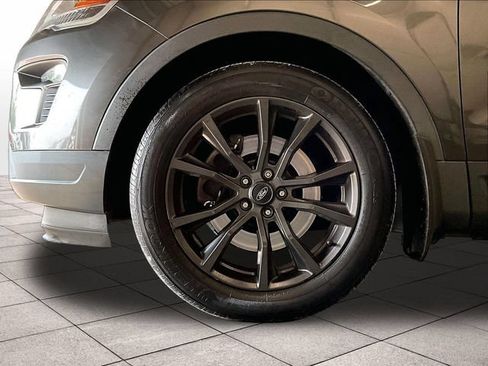 Used 2018 Ford Explorer XLT w/ Equipment Group 202A FWD image 8