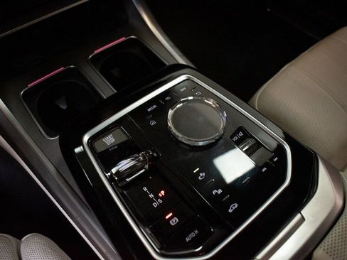 Certified 2023 BMW 760i xDrive AWD/4WD image 19