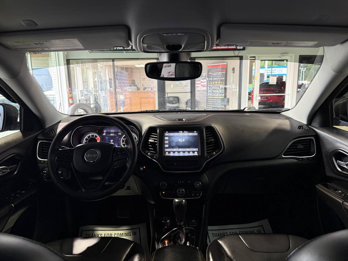 Used 2020 Jeep Cherokee Trailhawk AWD/4WD image 26