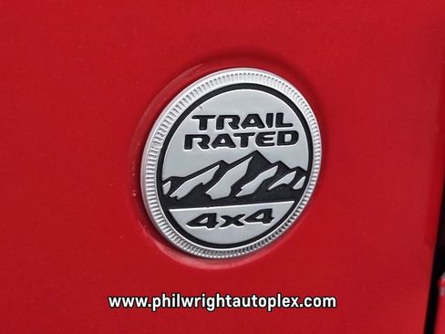 Used 2018 Jeep Wrangler Unlimited Sahara image 14