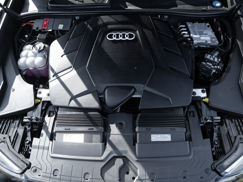 Certified 2025 Audi Q8 Prestige image 35