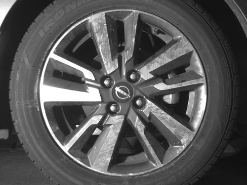 Used 2025 Nissan Versa SV FWD image 13