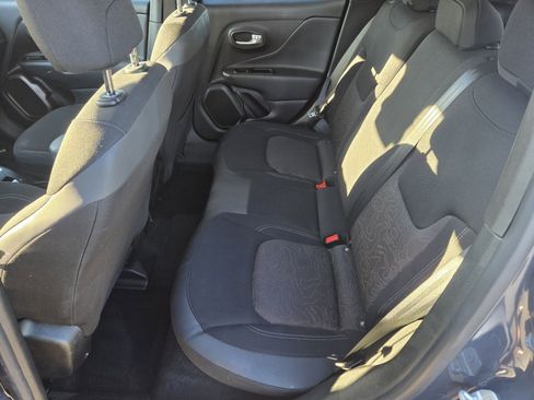 Used 2023 Jeep Renegade Latitude image 11