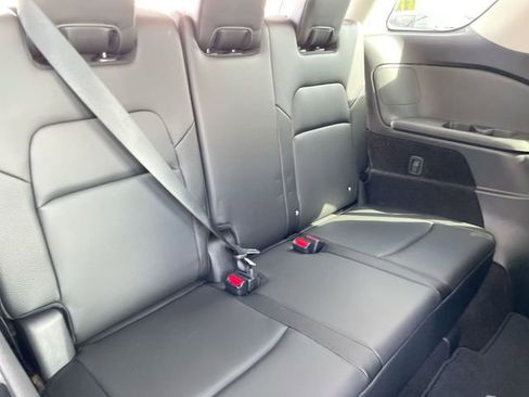 Used 2025 Nissan Pathfinder SL image 16