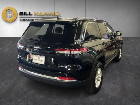 Used 2023 Jeep Grand Cherokee Laredo AWD/4WD image 2