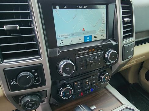 Used 2017 Ford F150 Lariat image 36