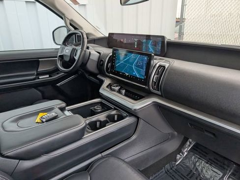 Used 2025 Ford Expedition Max Platinum AWD/4WD image 33
