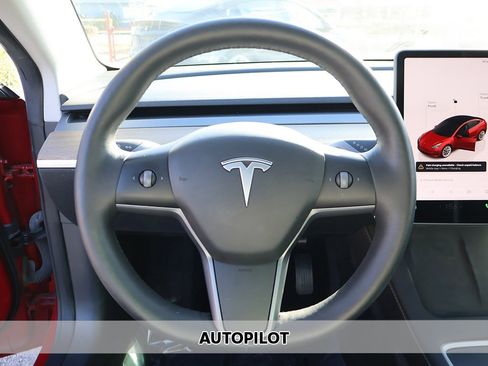 Used 2023 Tesla Model 3 Standard Range image 3