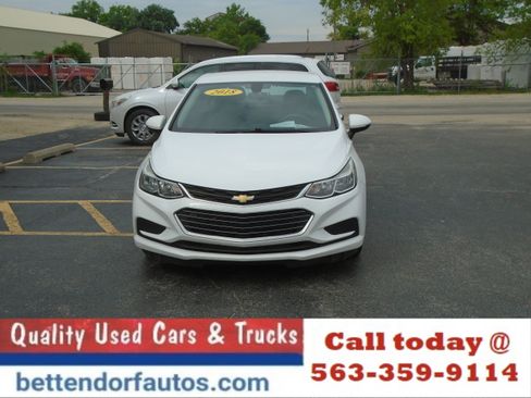 Used 2016 Toyota Camry SE FWD image 2
