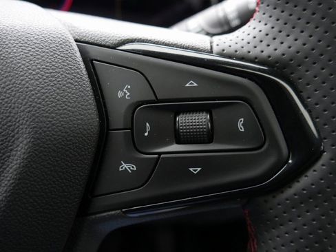 Used 2025 Chevrolet Trax RS w/ Sunroof Package image 13