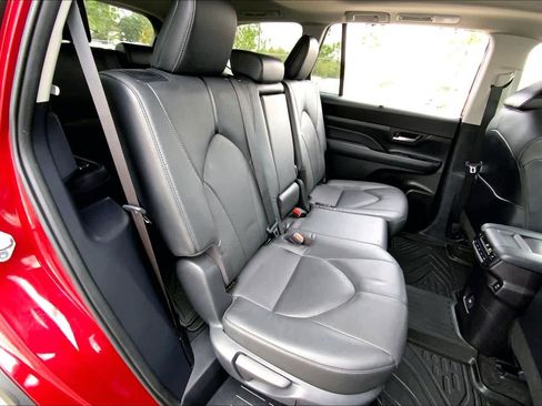 Used 2024 Toyota Grand Highlander Limited image 18