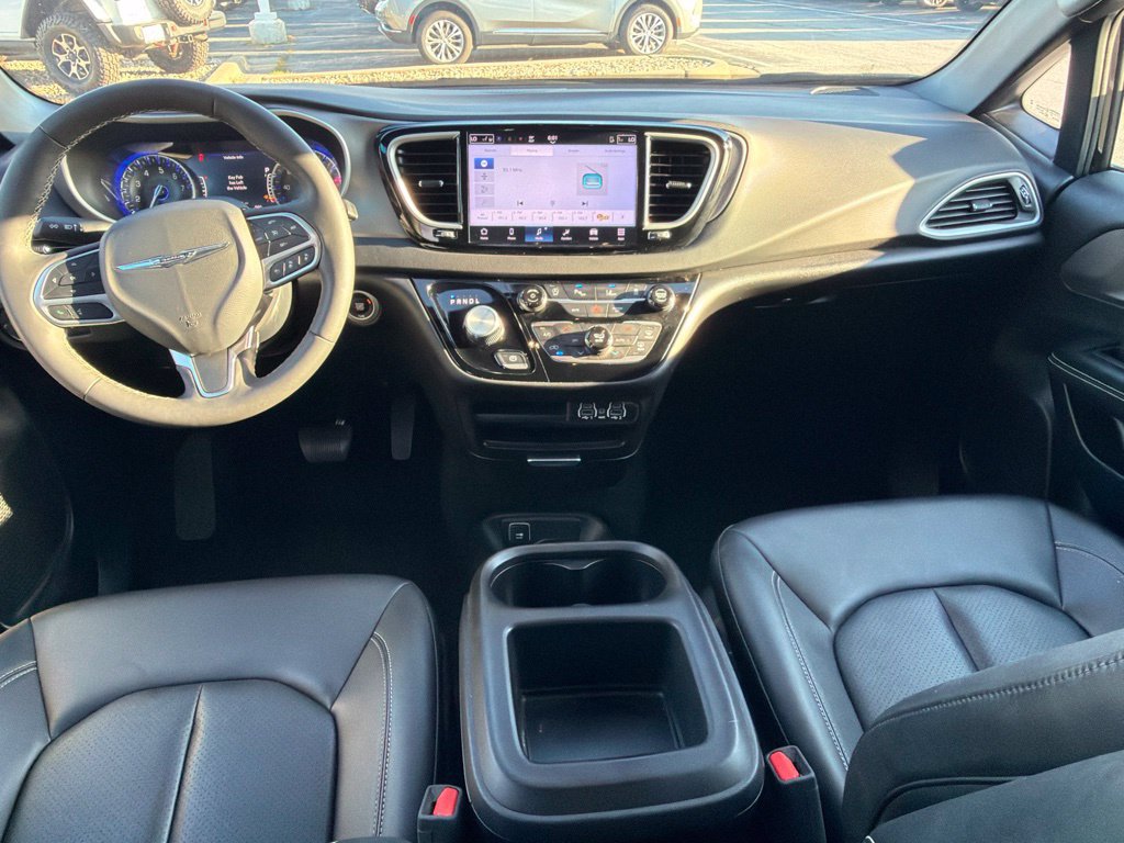 Used 2025 Chrysler Pacifica Select FWD image 20