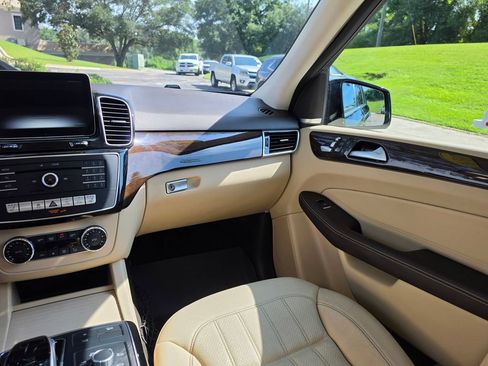 Used 2019 Mercedes-Benz GLE 400 4MATIC image 16