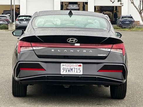 Used 2025 Hyundai Elantra Limited image 5
