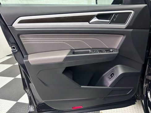 Used 2021 Volkswagen Atlas SE image 14