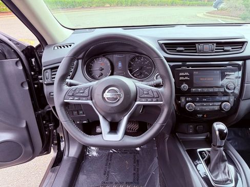 Used 2017 Nissan Rogue SV w/ Midnight Edition Package image 17