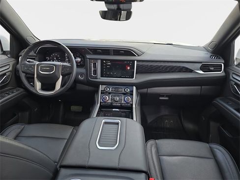 Used 2024 GMC Yukon Denali w/ Advanced Technology Package image 10