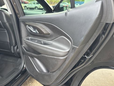 Used 2024 GMC Terrain SLT image 13