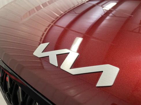 Used 2025 Kia Carnival EX FWD image 7