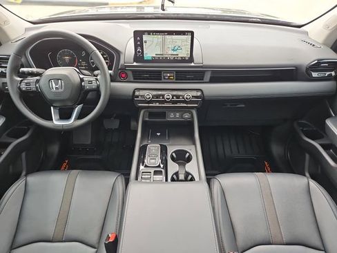 Used 2025 Honda Pilot Touring image 11