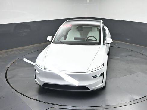 Used 2026 Tesla Model Y 2WD image 38