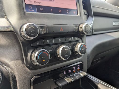 Used 2022 RAM 1500 Laramie w/ Sport Appearance Package AWD/4WD image 17