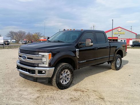 Used 2019 Ford F350 Lariat w/ Lariat Ultimate Package image 3