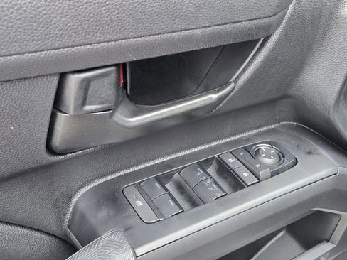 Used 2025 Toyota Tacoma SR image 13