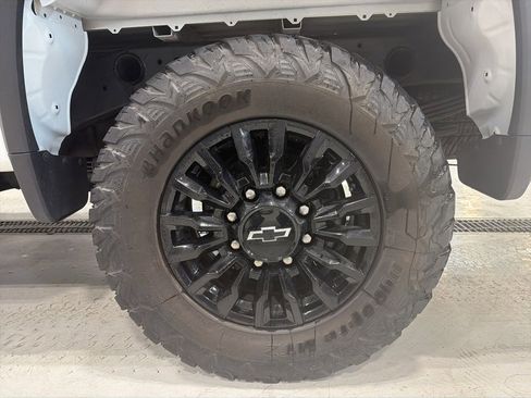 Used 2024 Chevrolet Silverado 2500 W/T image 9