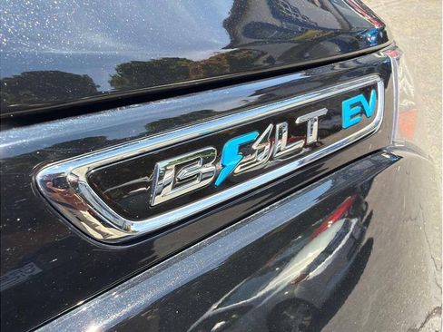 Used 2020 Chevrolet Bolt Premier w/ Infotainment Package FWD image 25