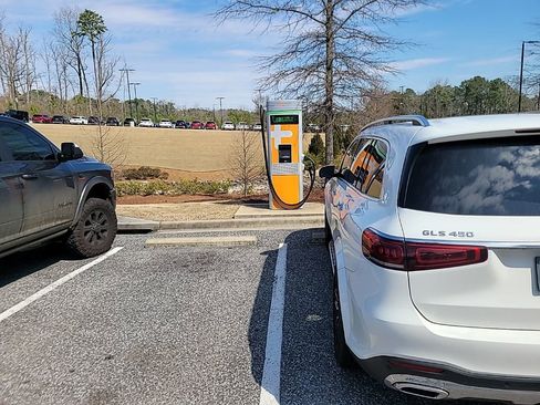 Used 2023 Mercedes-Benz GLS 450 4MATIC image 7