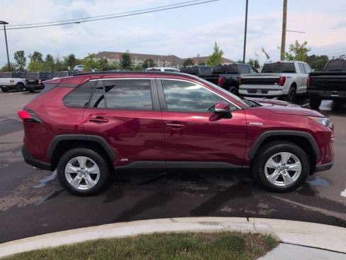 Used 2019 Toyota RAV4 LE w/ Carpet Mat Package AWD/4WD image 6