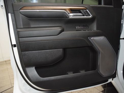 Used 2024 Chevrolet Silverado 1500 High Country w/ High Country Premium Package AWD/4WD image 45