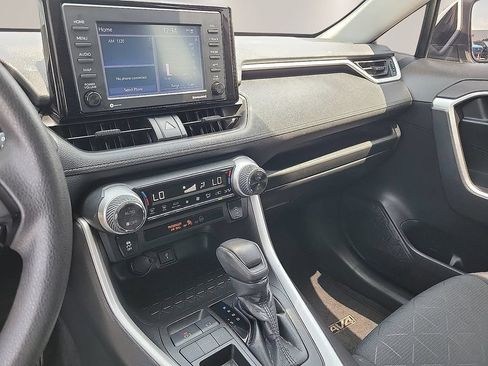 Used 2021 Toyota RAV4 XLE FWD image 20