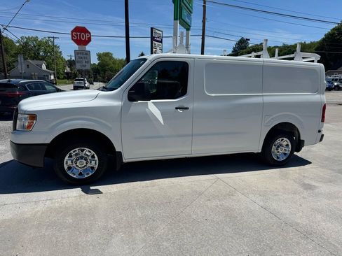 Used 2018 Nissan NV 2500 SV RWD image 2