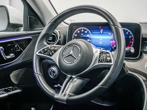 Used 2025 Mercedes-Benz C 300 Sedan image 15