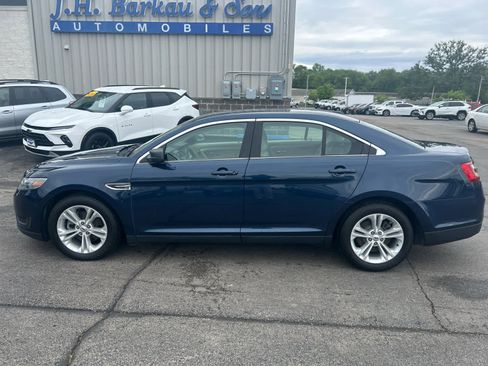 Used 2016 Ford Taurus SE image 5