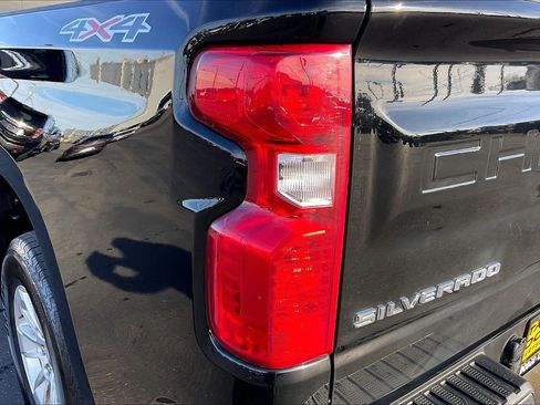 Used 2025 Chevrolet Silverado 1500 LT image 29