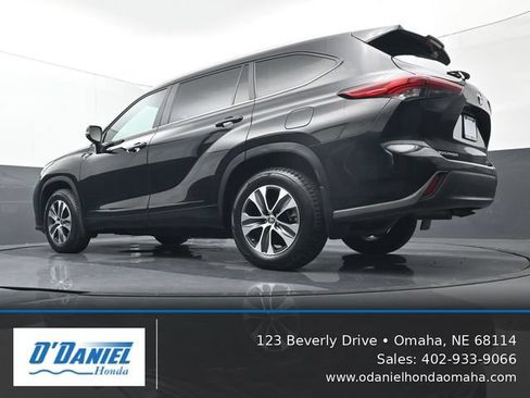 Used 2023 Toyota Highlander XLE AWD/4WD image 22