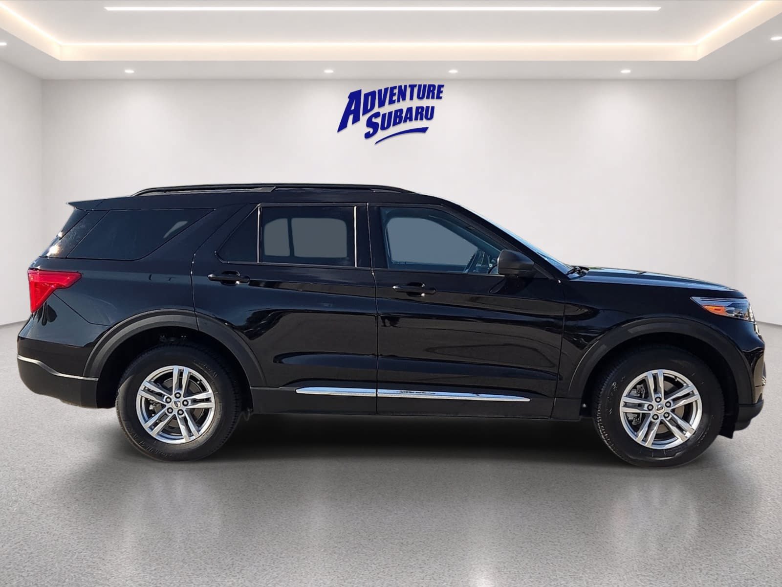 Used 2023 Ford Explorer XLT w/ Equipment Group 202A AWD/4WD image 7