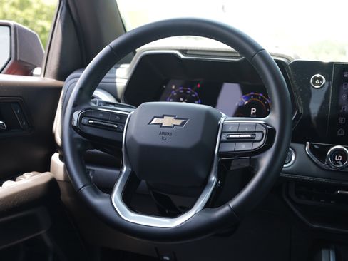 Used 2024 Chevrolet Colorado LT w/ LT Convenience Package RWD image 7