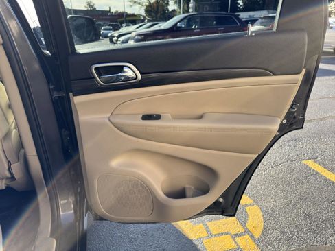 Used 2019 Jeep Grand Cherokee Laredo image 40